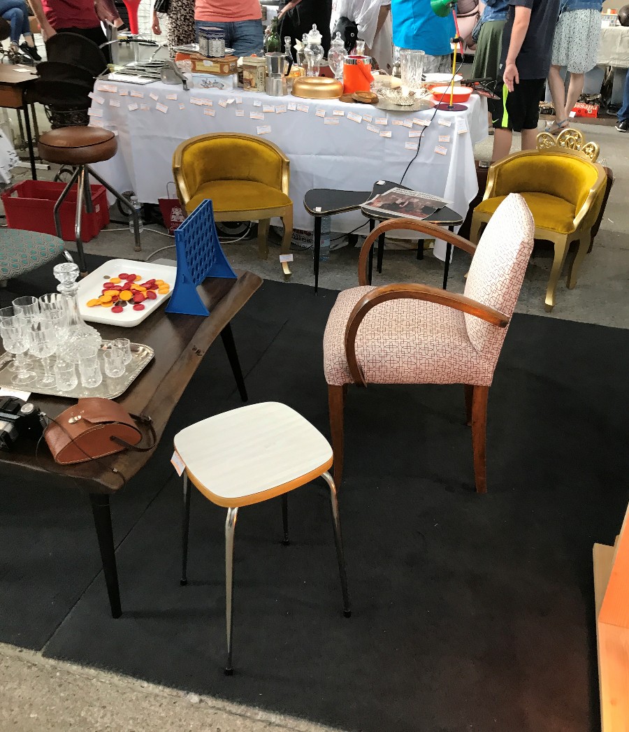 fauteuil et table vintage